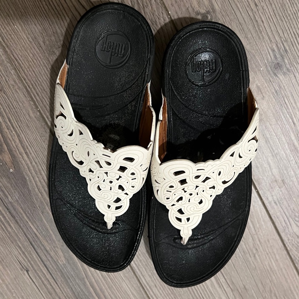 White Size 6 Lacey Fit Flops